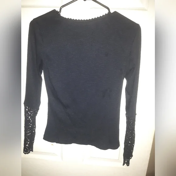 💌 5 for 15 - Black Thermal Top With Lace Cuffs - Picture 3 of 4